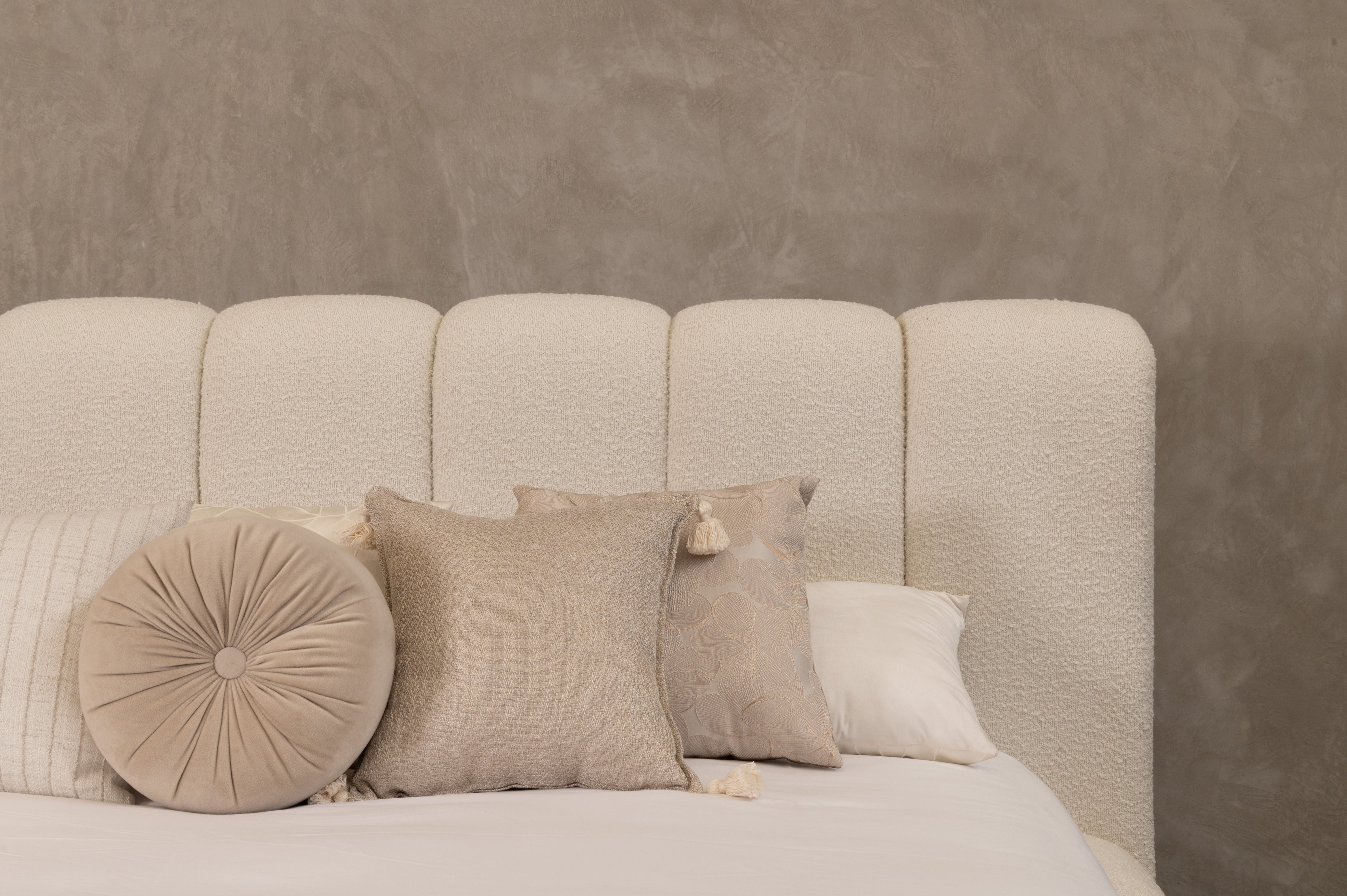 Recama Milo Ana White