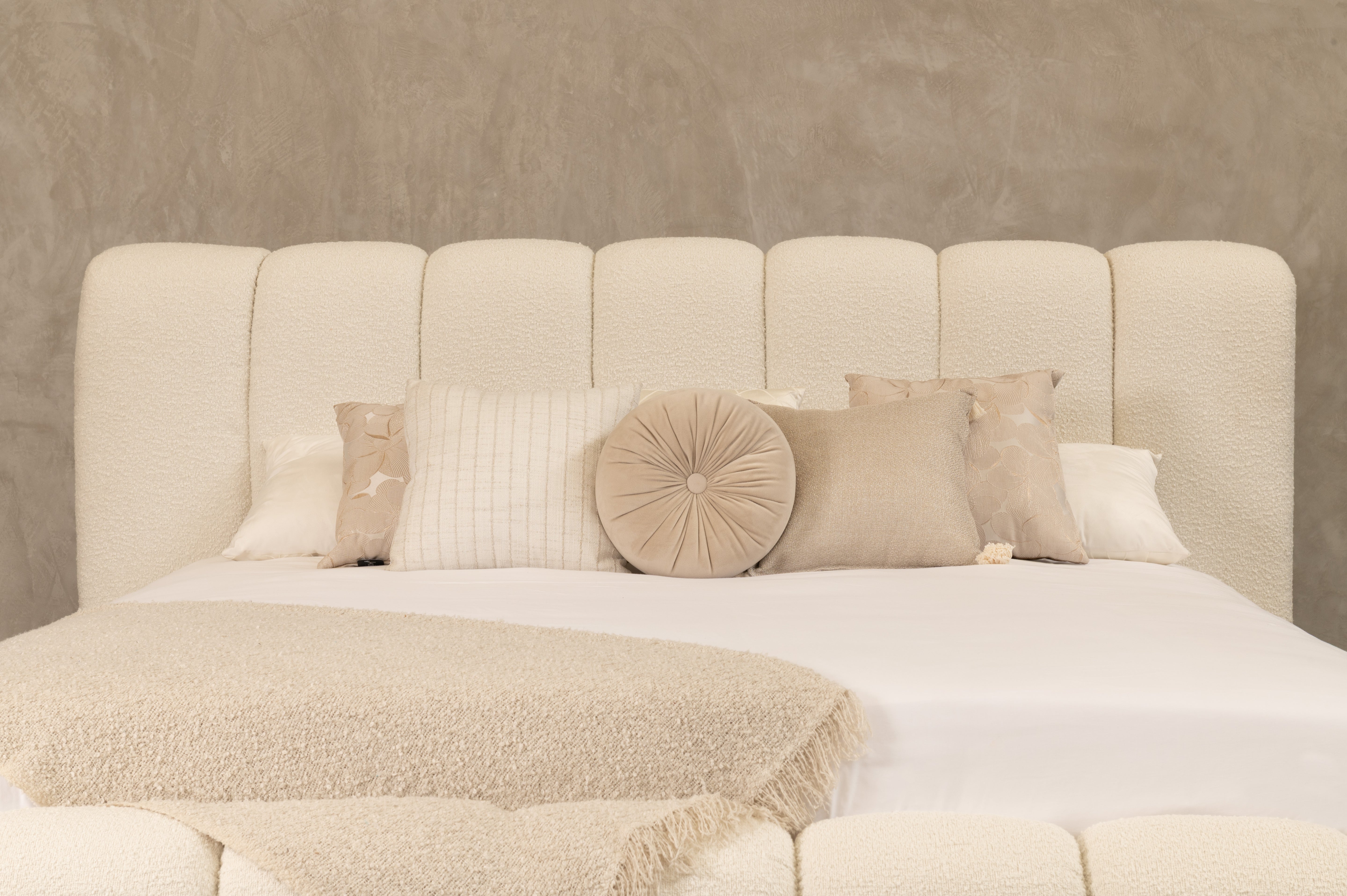 Recama Milo Ana White