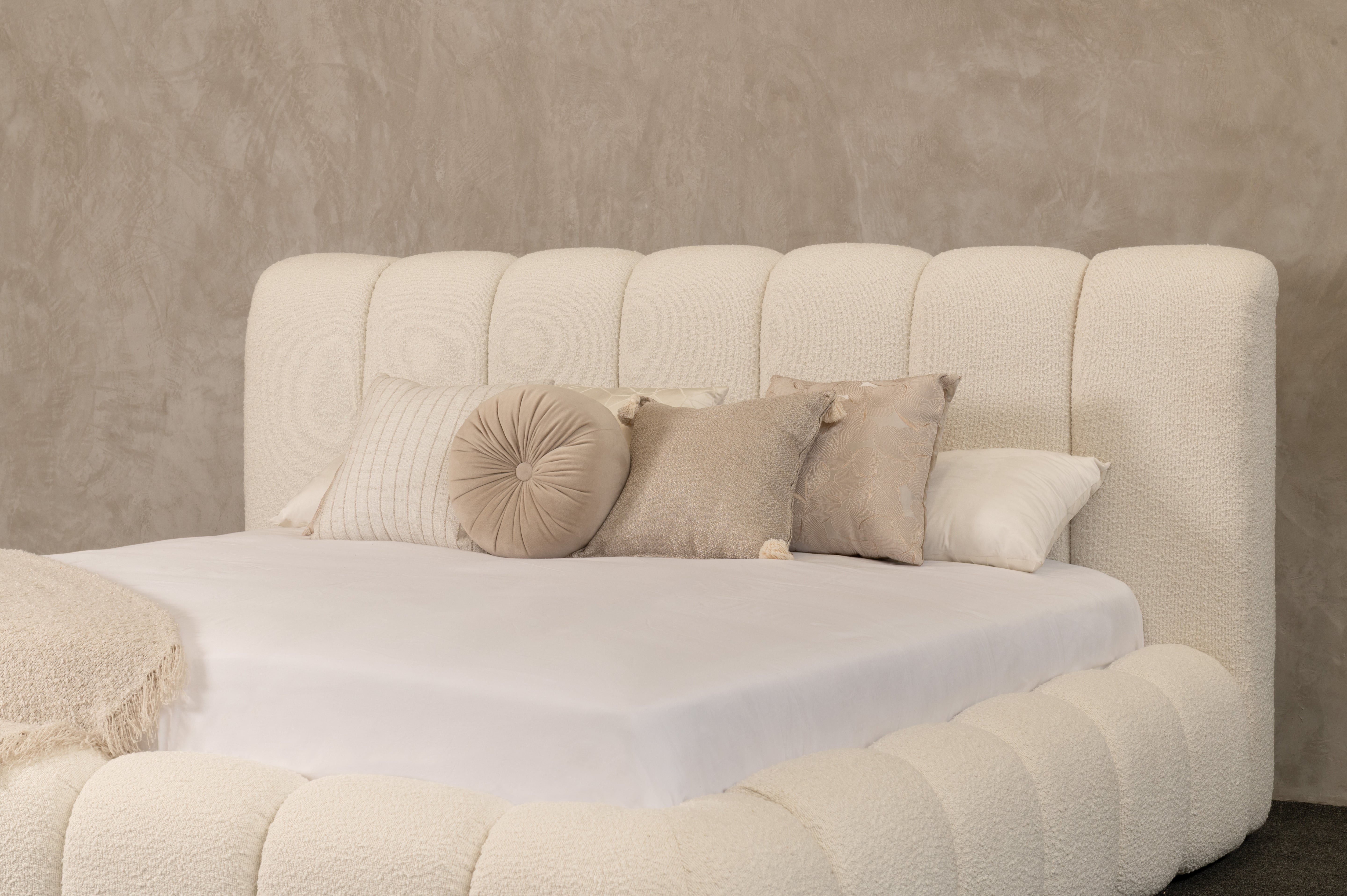 Recama Milo Ana White
