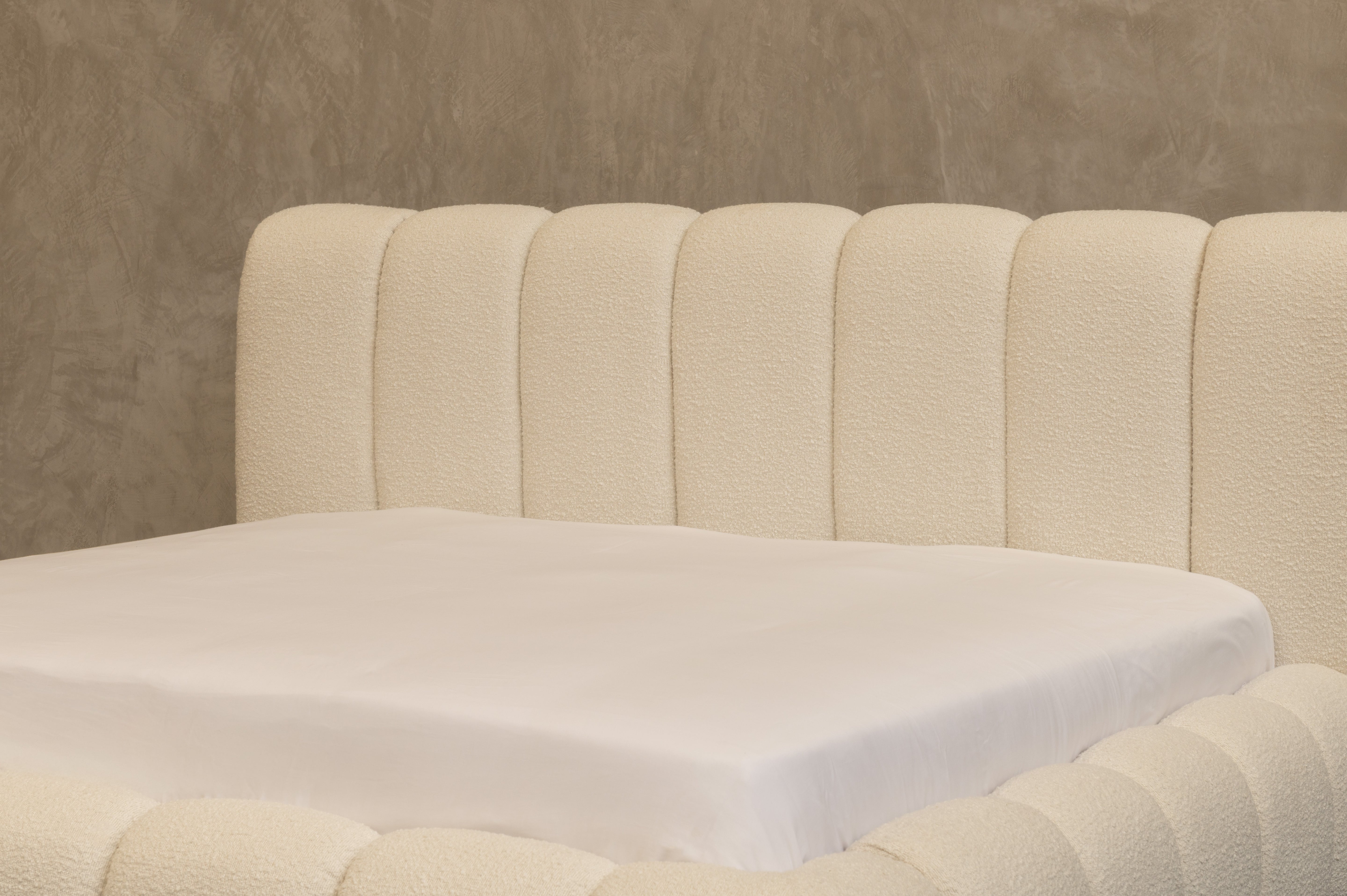 Recama Milo Ana White
