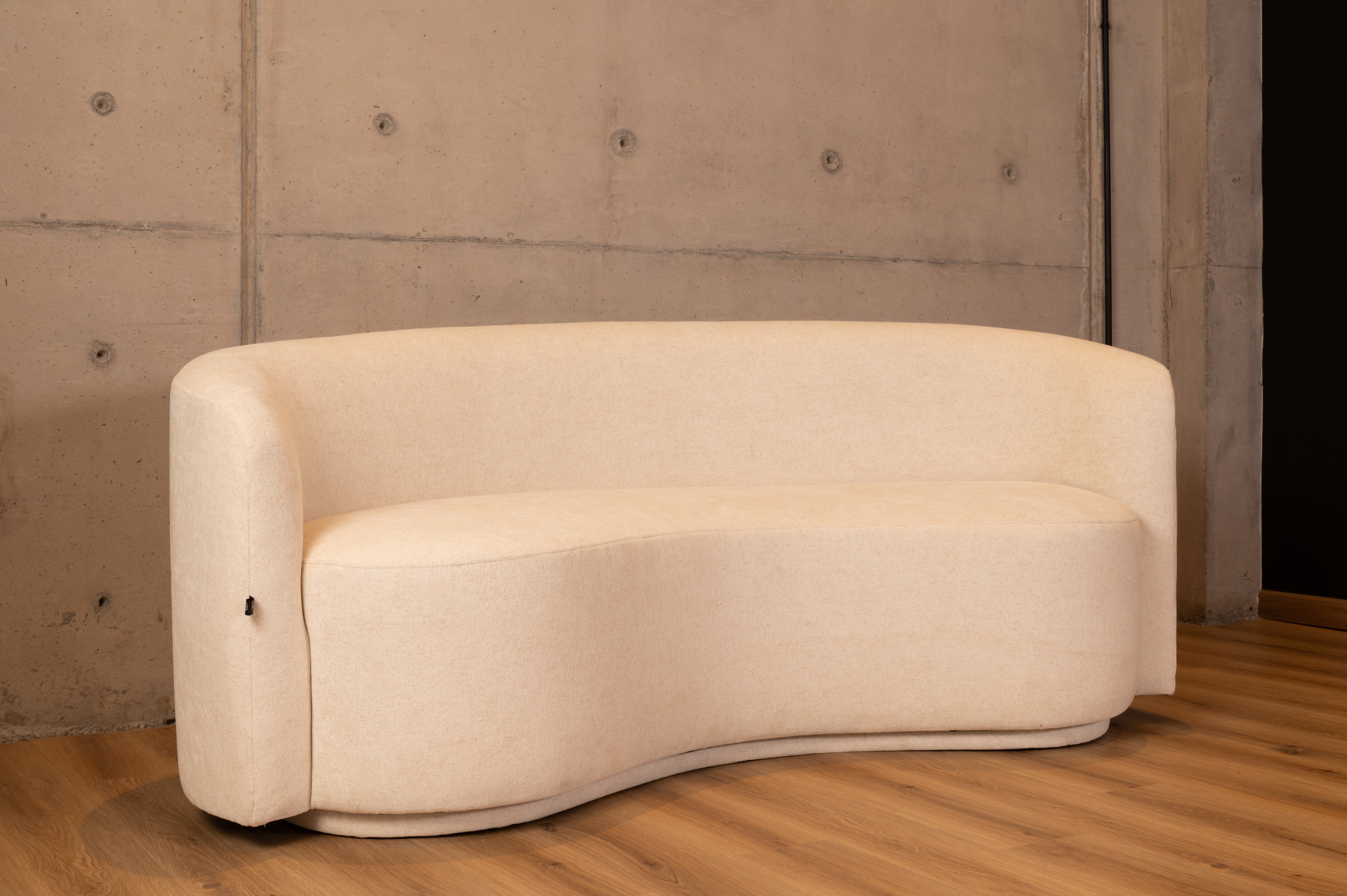LOVE SEAT SILOUETTE