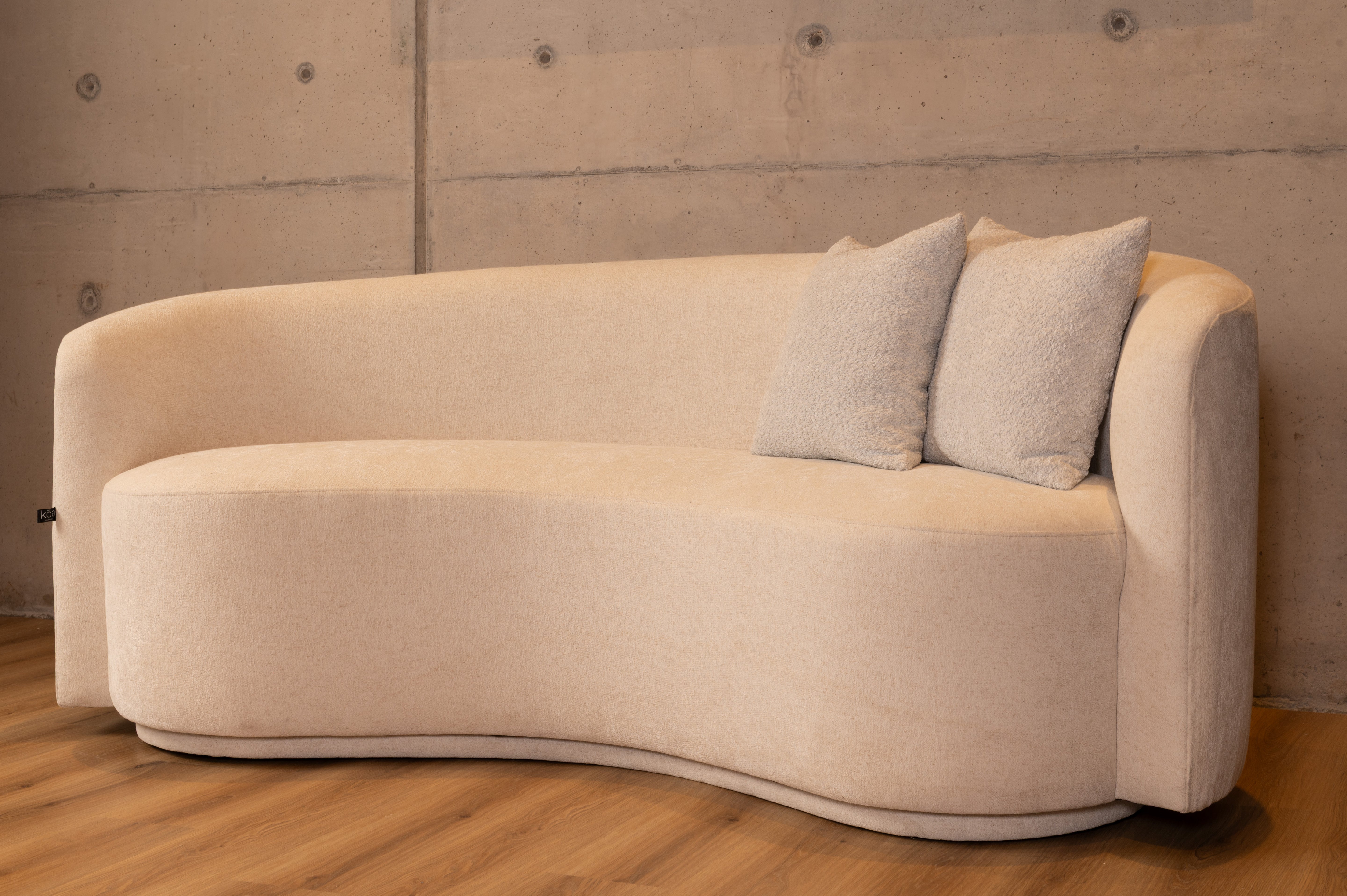 LOVE SEAT SILOUETTE
